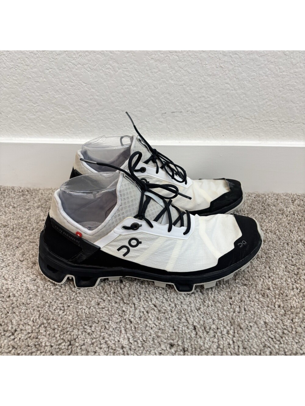 On Cloudventure Peak Women's Size 8.5 US White Black Trail Running Shoes Sneaker
